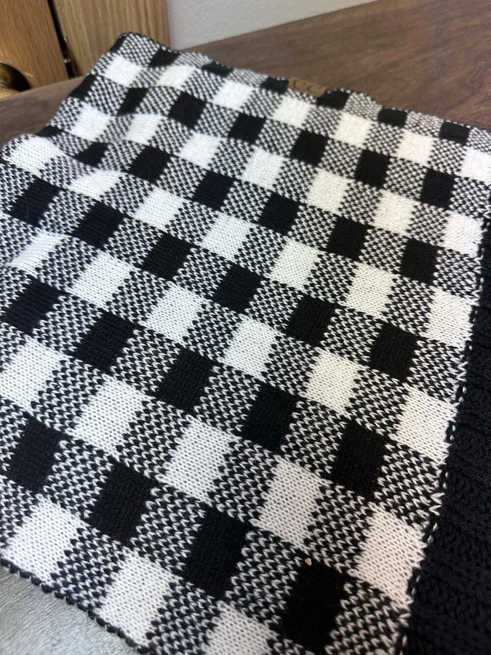 C.C. Exclusive Buffalo Check Plaid Infinity Scarf Black White Knit Winter Warm